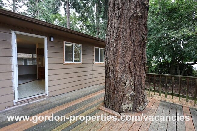 Building Photo - SE Green Vista Dr - Milwaukie 2 bedroom du...