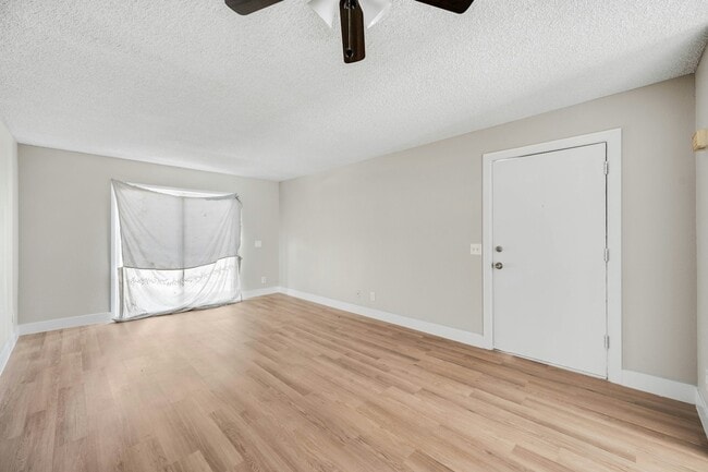 Building Photo - 2814 E Marconi Ave