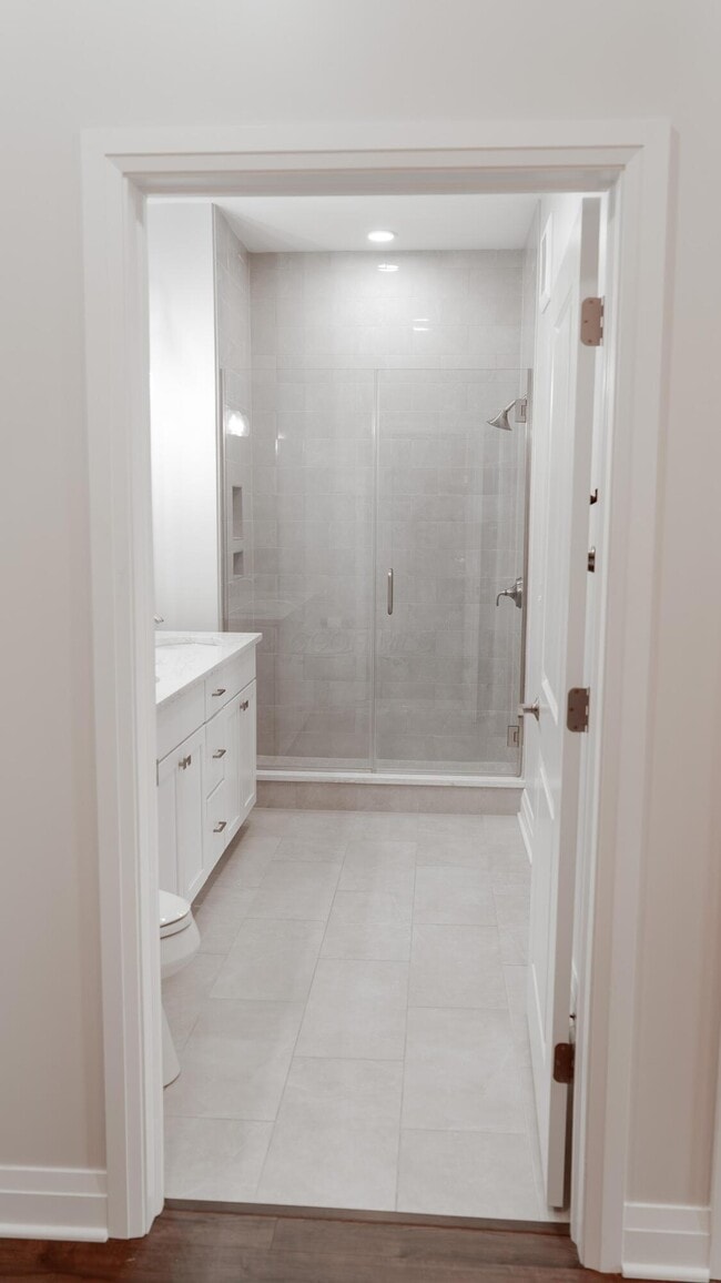 Building Photo - 6633 Dale Dr