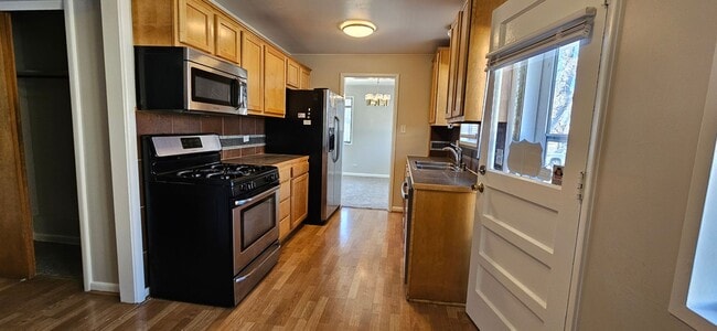 Building Photo - Beautiful Virginia Vale 4 Bedroom Split Level - New Paint, Carpet, Blinds - AVAILABLE NOW!