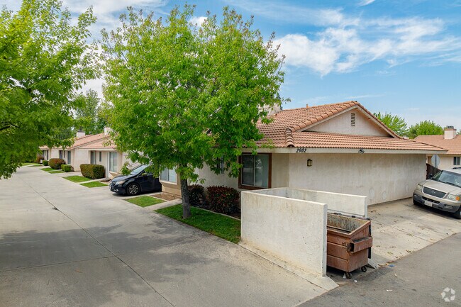 Primary Photo - 2902 Gosford Rd