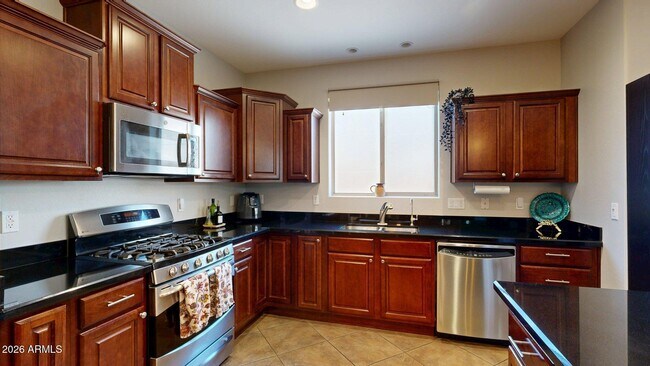 Building Photo - 3272 E Meadowview Dr