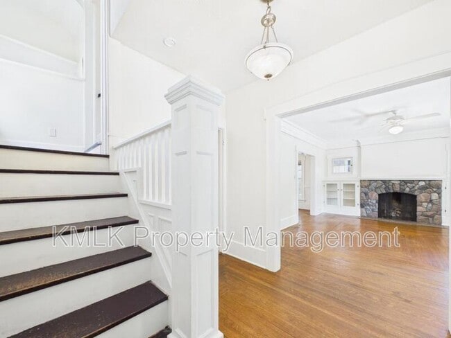 Building Photo - 137 Conger Ave