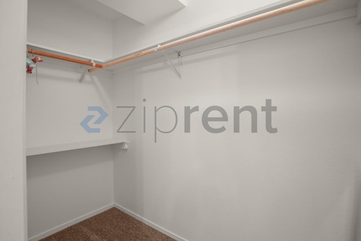 Building Photo - Unit