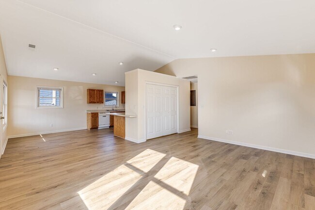 Building Photo - Newly-Updated 3-Bedroom Home in West Ashev...