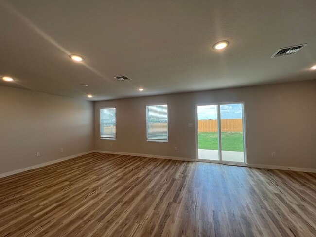 Building Photo - Charming 3/2.5 2 Story Home in Hiddenbrook