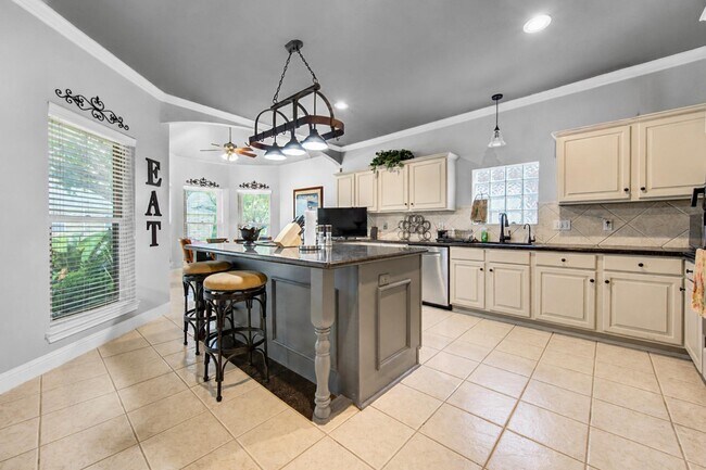 Building Photo - 1811 Emerald Green Dr