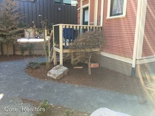 Building Photo - 3745 SE Belmont St