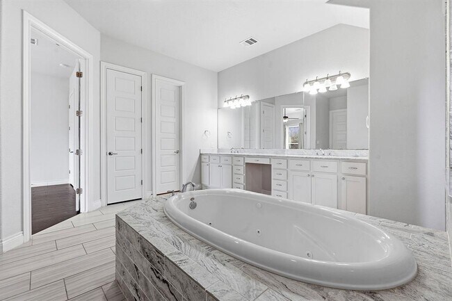 Building Photo - 468 Lloyd Ln