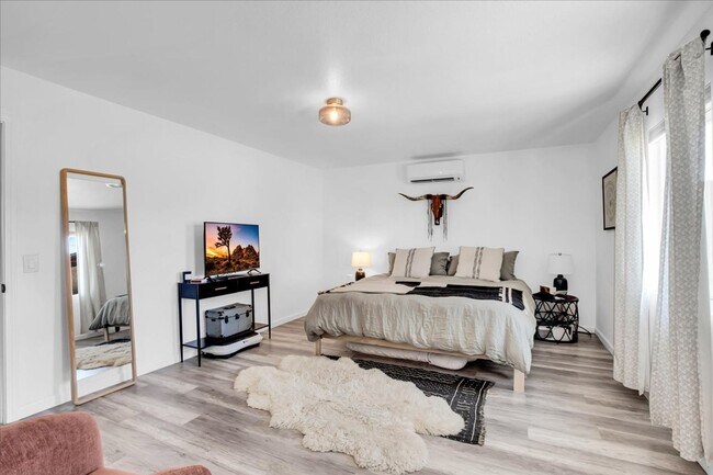 Building Photo - Stunning 3 Bedroom 2 Bathroom Home in Yucc...