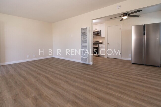 Building Photo - Stylishly Updated Home with Modern Kitchen and Fresh Flooring in Manteca