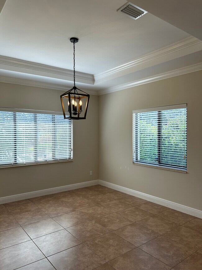 Building Photo - 4412 Vanda Dr