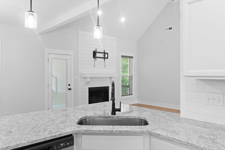 Building Photo - 1022 Brightwood Ct