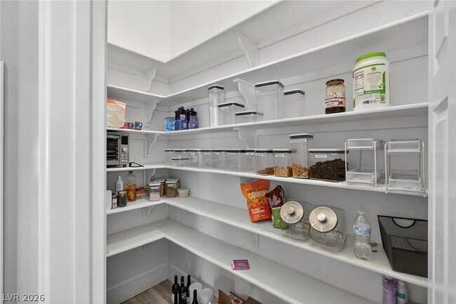 Building Photo - 363 E Robindale Rd