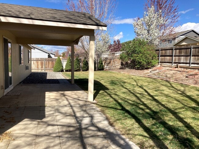 Building Photo - Ranch-Style Home With Gas Fireplace and Washer/Dryer Included! 1 Small Dog Welcome!