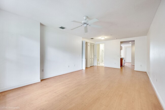 Building Photo - Charming spacious 1 bed 1 bath unit in the...