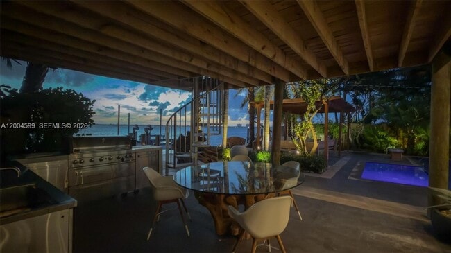 Building Photo - 2440 N Shore Terrace