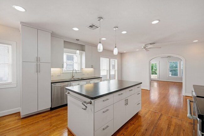 Building Photo - 1800 Woodhead St