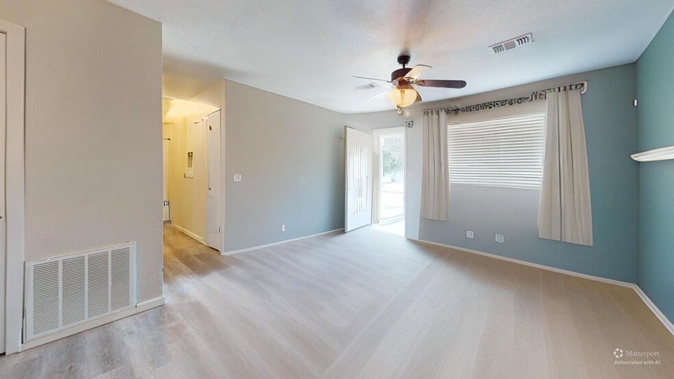 Building Photo - 1202 E Keller St