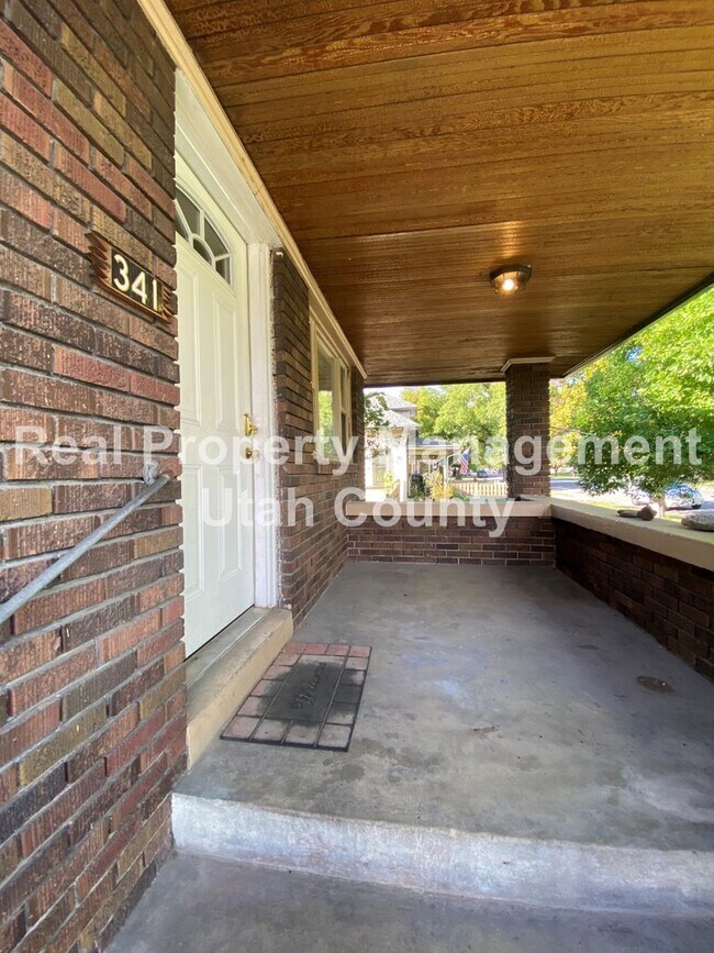 Building Photo - Great Provo Duplex