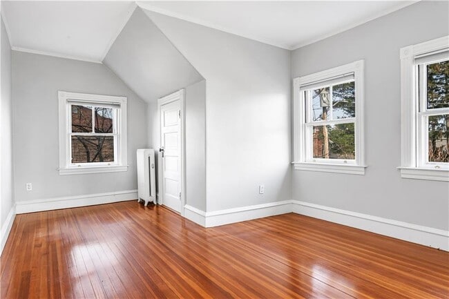 Building Photo - 9 Linden Ave