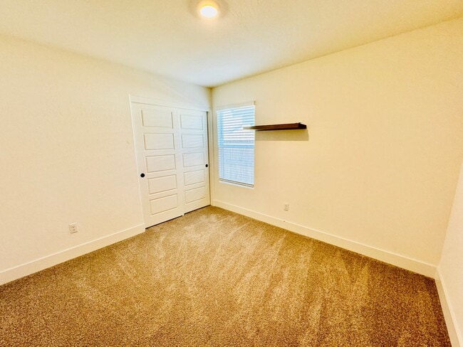 Building Photo - Beautiful 4 Bedroom 2 Bath Home with SOLAR...