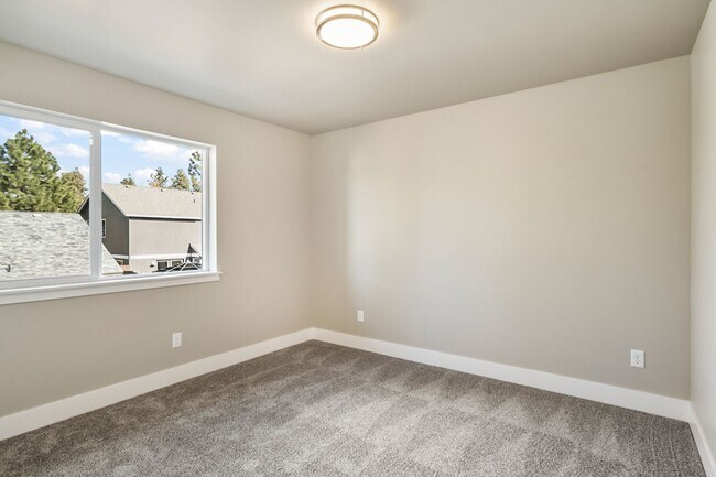 Building Photo - $1,200 Move-In Credit! Brand New 3 Bed Townhome in Prime Location