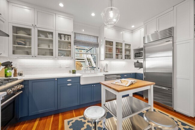 Building Photo - 40 Mead St