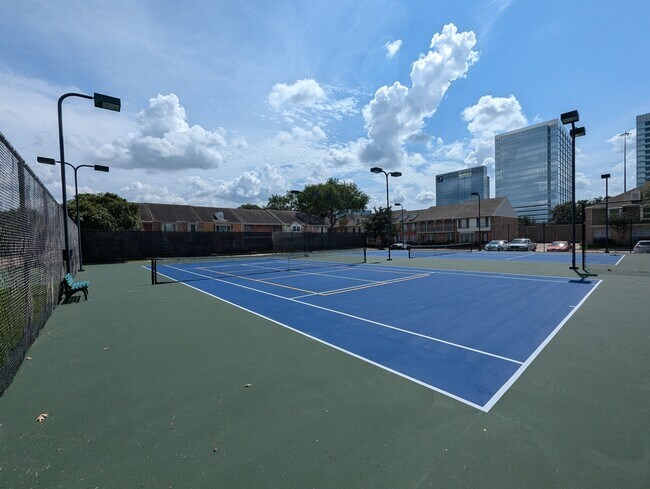 Tennis/Paddle Court - 1687 W Sam Houston Pky S