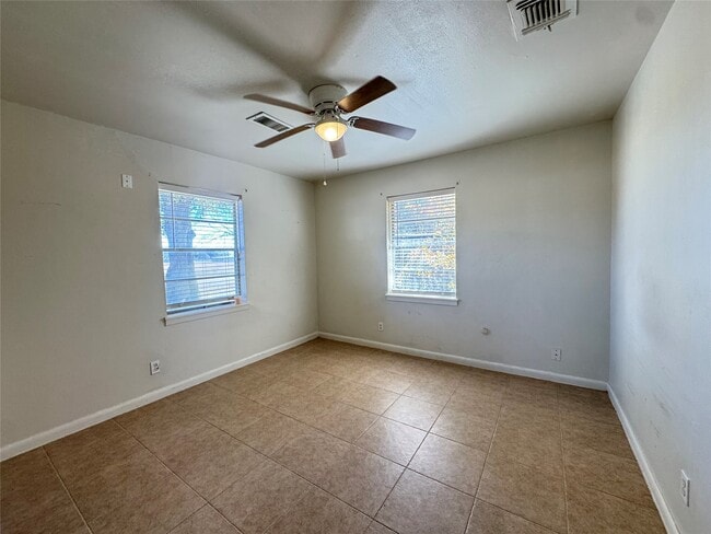 Building Photo - 2205 Farr St