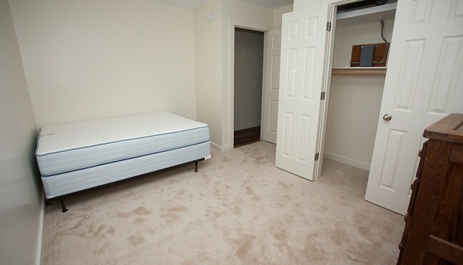 Furnished bedroom 1 - 1218 Mountain View Dr