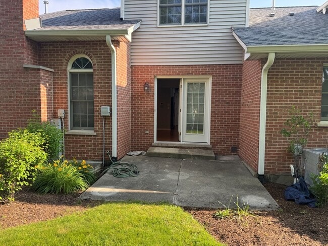 Building Photo - 2037 Waterford Ln