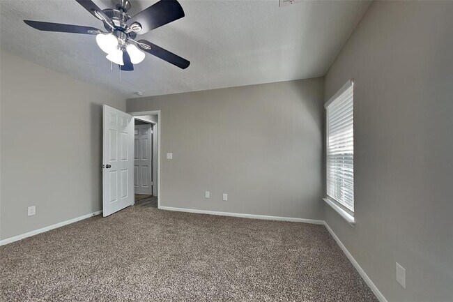 Building Photo - 5 Regency Ct