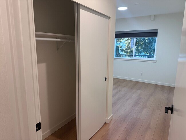 Building Photo - Live Easy Colby Heights, Brand new apartments!