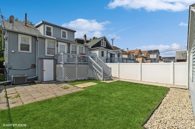 Building Photo - 4511 N Melvina Ave