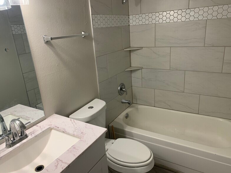 Building Photo - 1435 Manitou Blvd