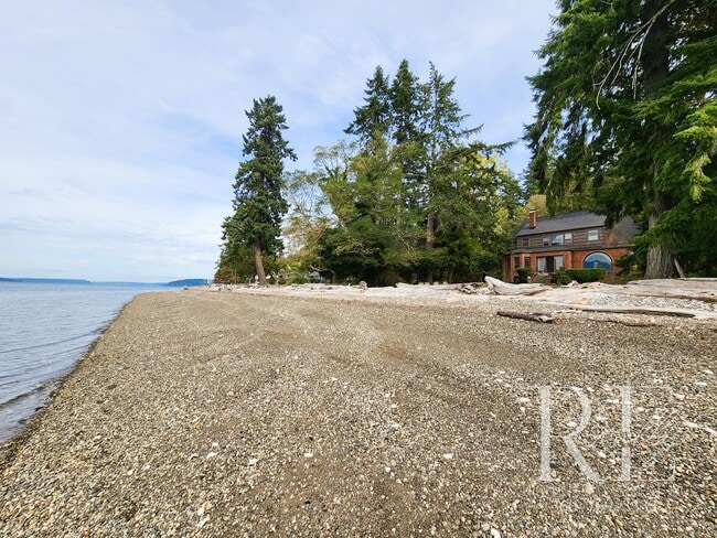 Building Photo - Waterfront Tudor | Private, Vintage Charm with Casita