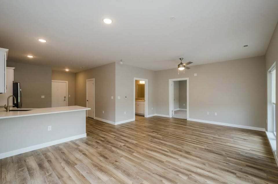 Building Photo - 304 1st Ave