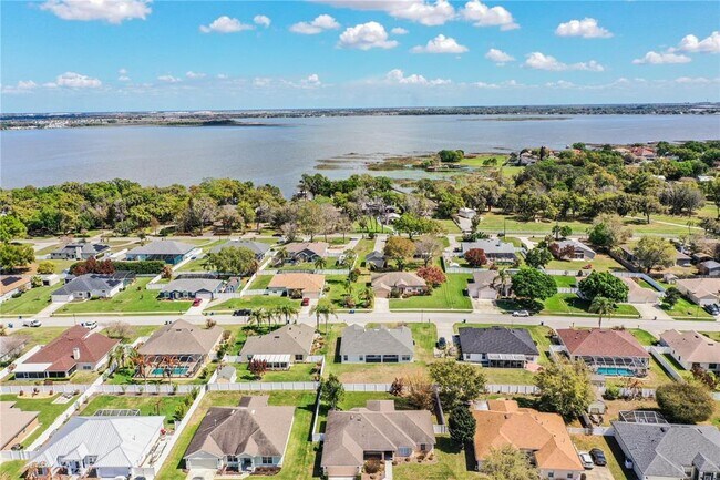 Building Photo - 233 Towhee Rd