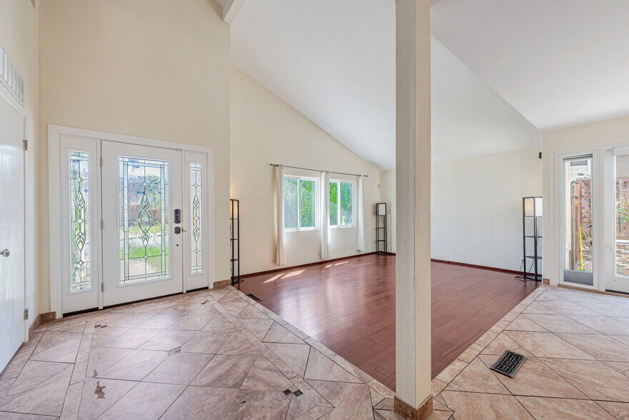 Building Photo - 520 Weybridge Dr