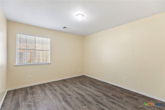 Building Photo - 1512 Sweet Leaf Ln