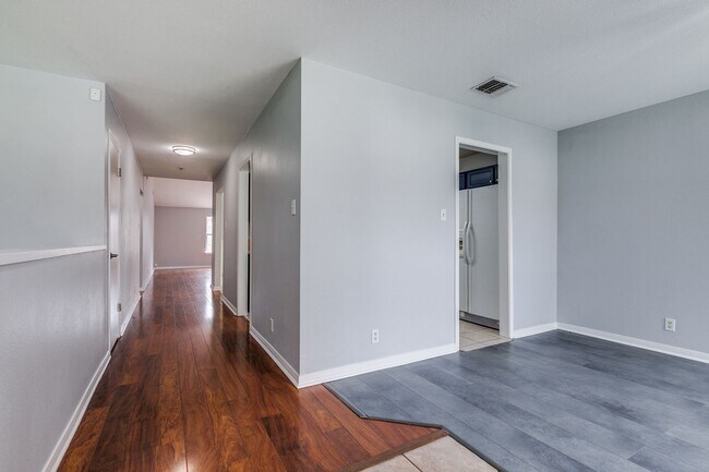 Building Photo - 3522 Eagle Creek