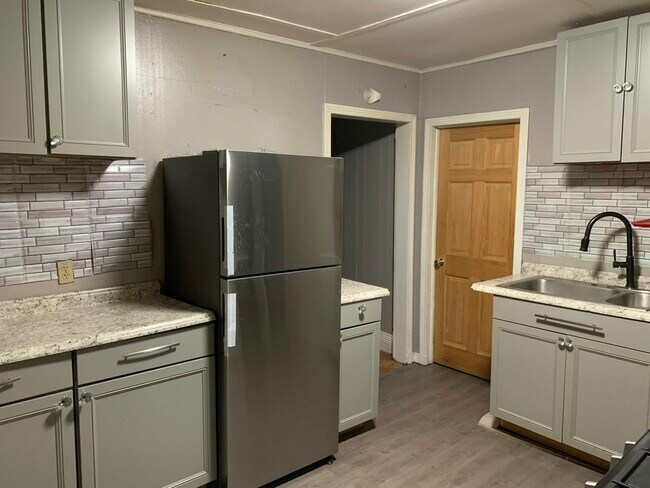 Building Photo - 461 Rich St