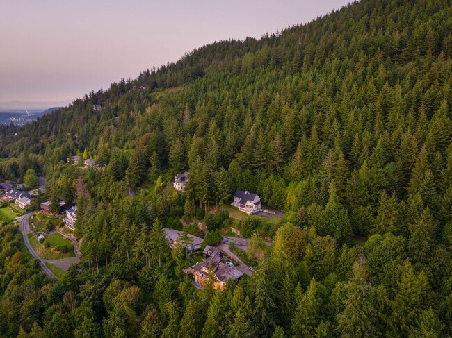 Building Photo - Beautiful home with views and in a gated c...