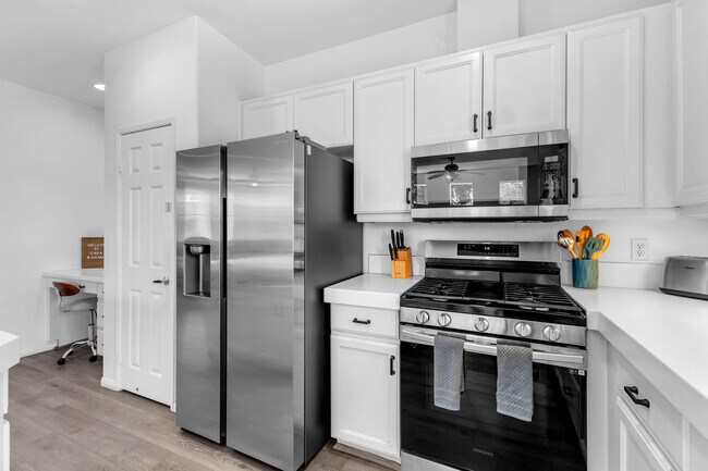 Building Photo - 47383 Bahama Ct