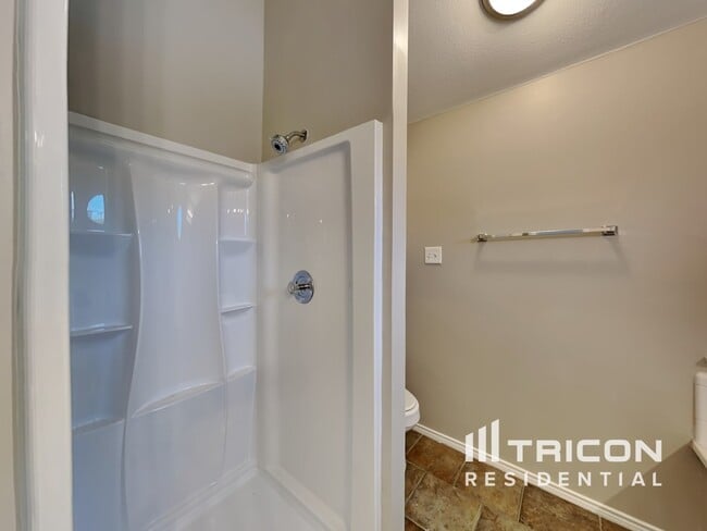 Building Photo - 834 San Jacinto Dr
