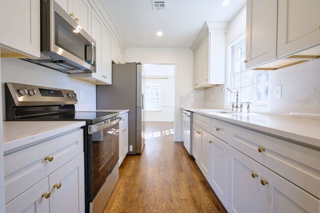 Building Photo - 420 Linkhorn Dr