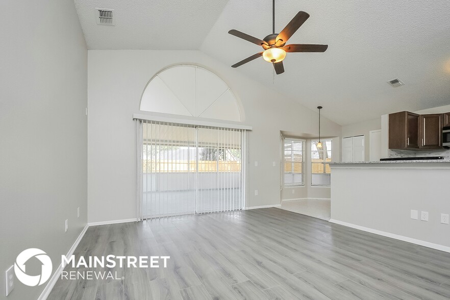 Building Photo - 3217 Thackeray Wy