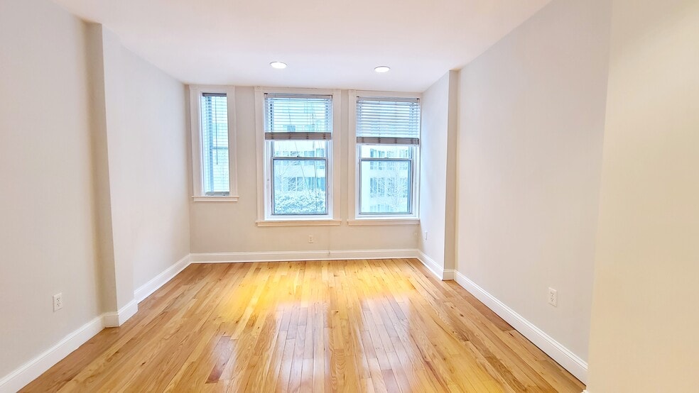 Building Photo - 125 Saint Botolph St