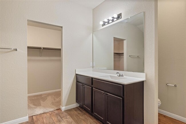 Building Photo - 10625 Menominee Falls Ln